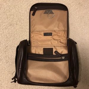 Men’s levenger hanging travel organizer